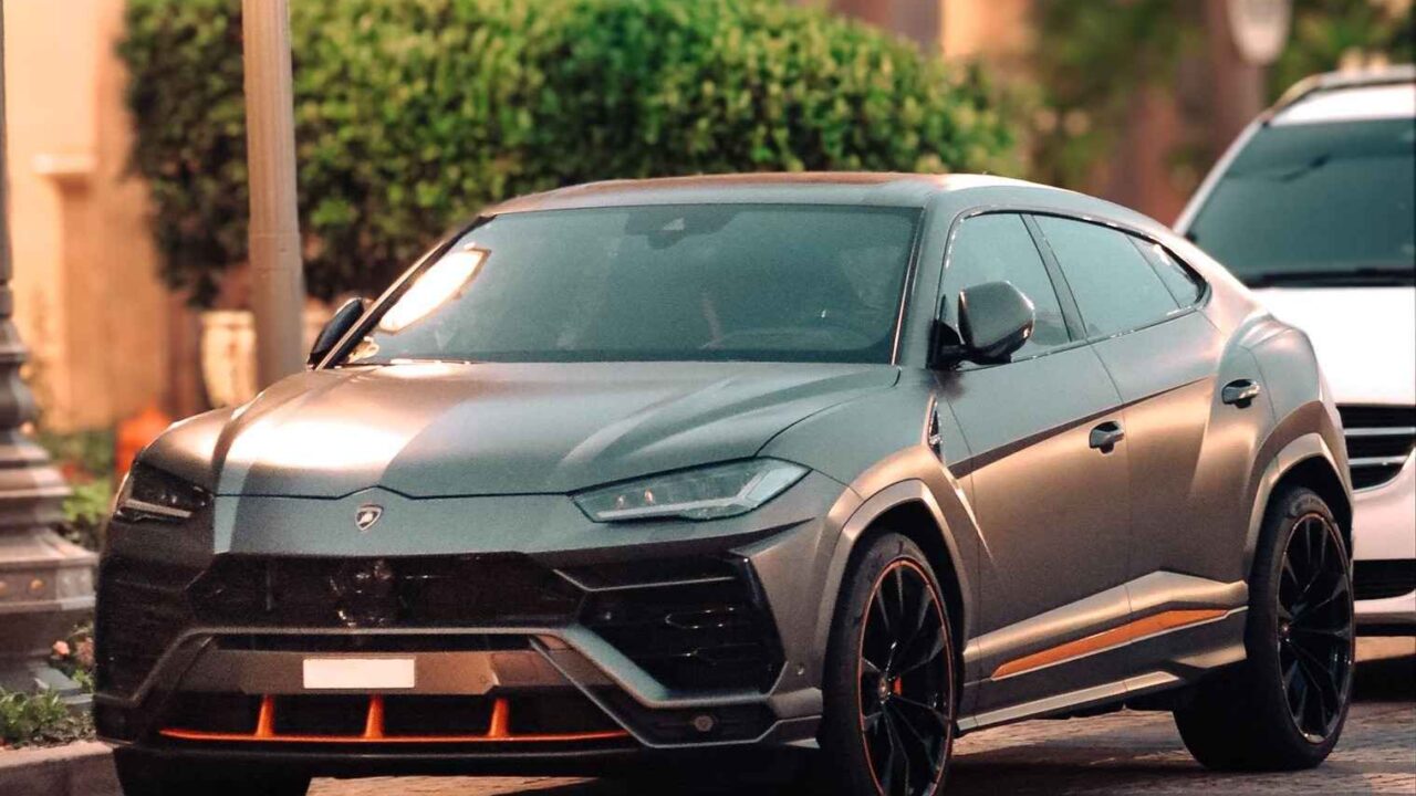 What to Check Before Booking Long-Term Luxury Car Rental Dubai