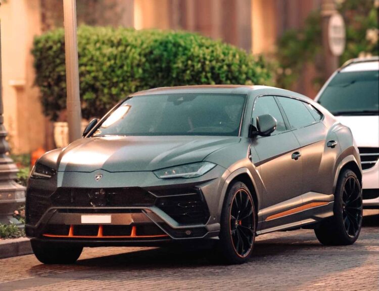 What to Check Before Booking Long-Term Luxury Car Rental Dubai